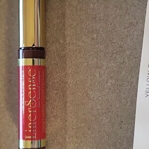 Senegence linersense, new in pkg, berry in color